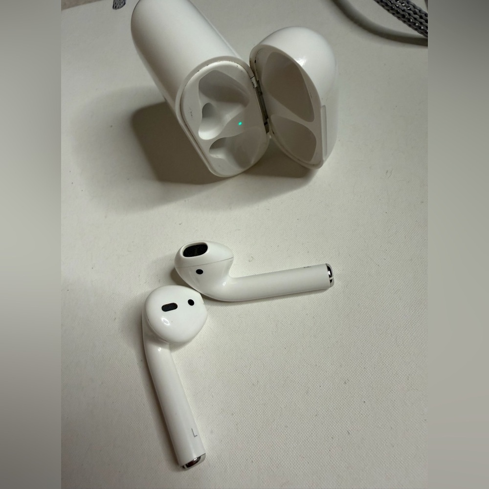 Air pods headphones - Picture 3 of 6